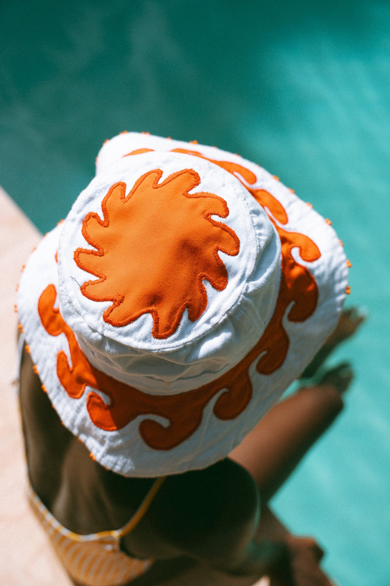 SIKUKUU Bucket hat (White)