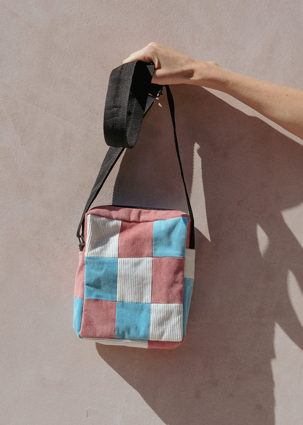 MWILI cross-body bag (Turqoiuse + White + Pink)