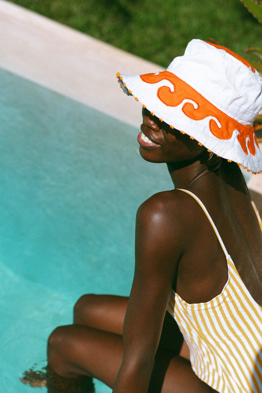 SIKUKUU Bucket hat (White)