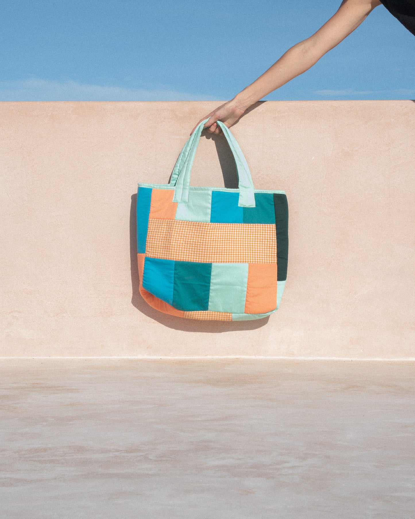 F A R A H A reversible bag (turquoise + orange)