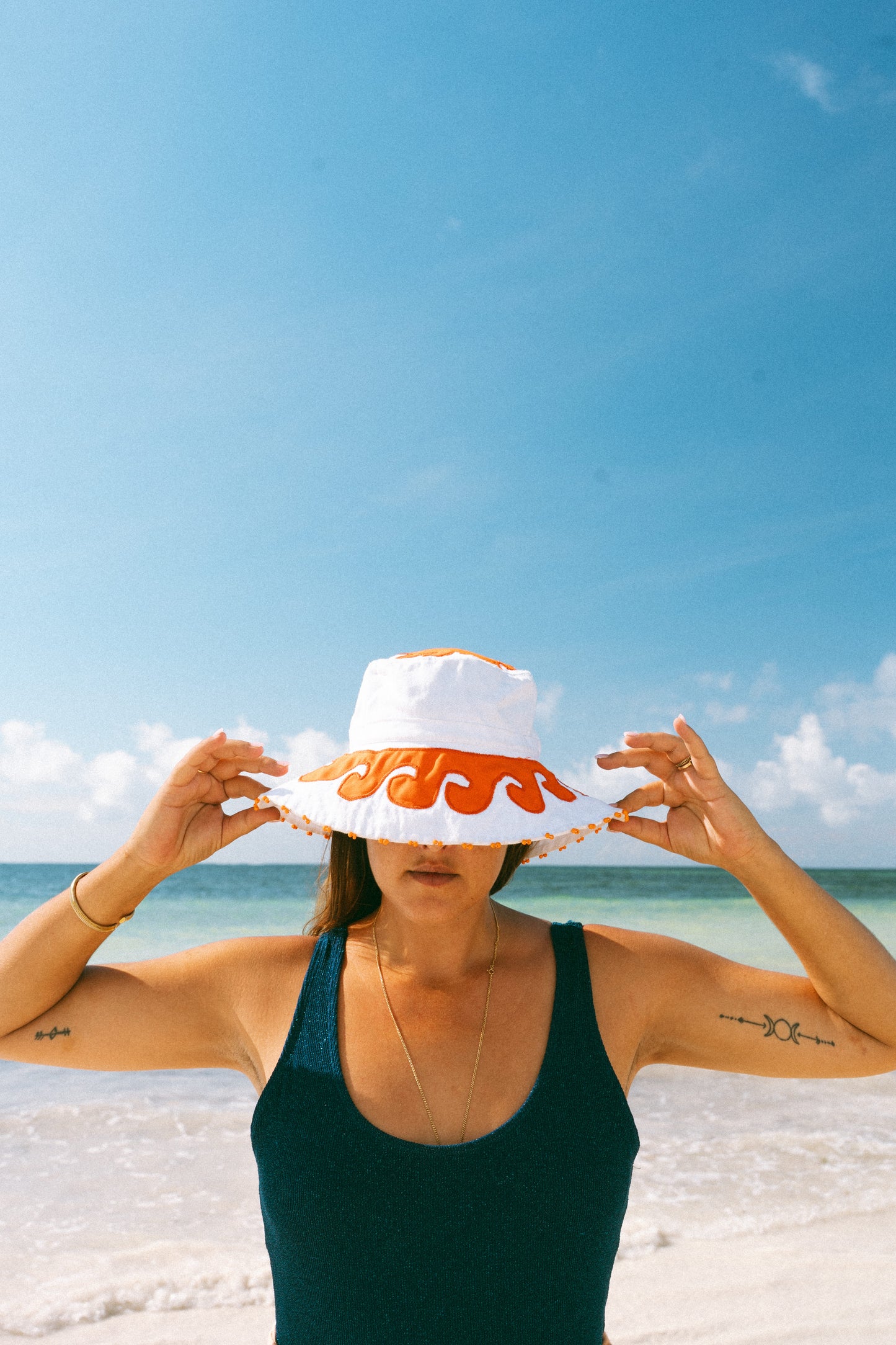 SIKUKUU Bucket hat (White)